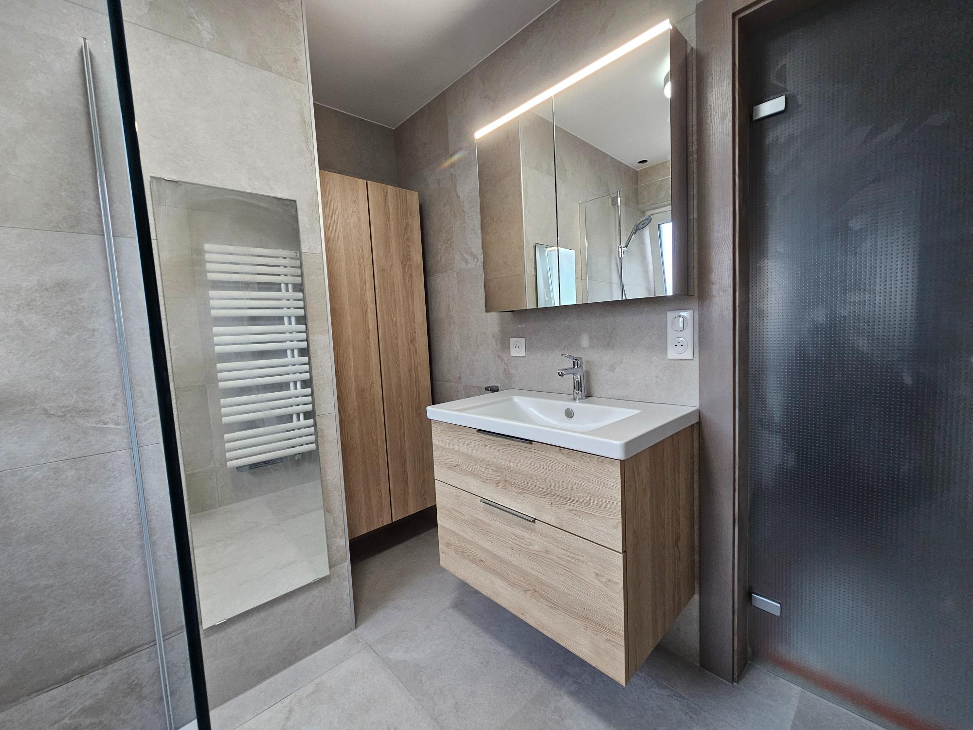 SALLE DE BAINS SANICOSI 09 2025 7 | SaniCosi Quel éclairage choisir pour une salle de bain à la fois fonctionnelle et apaisante ? Guebwiller