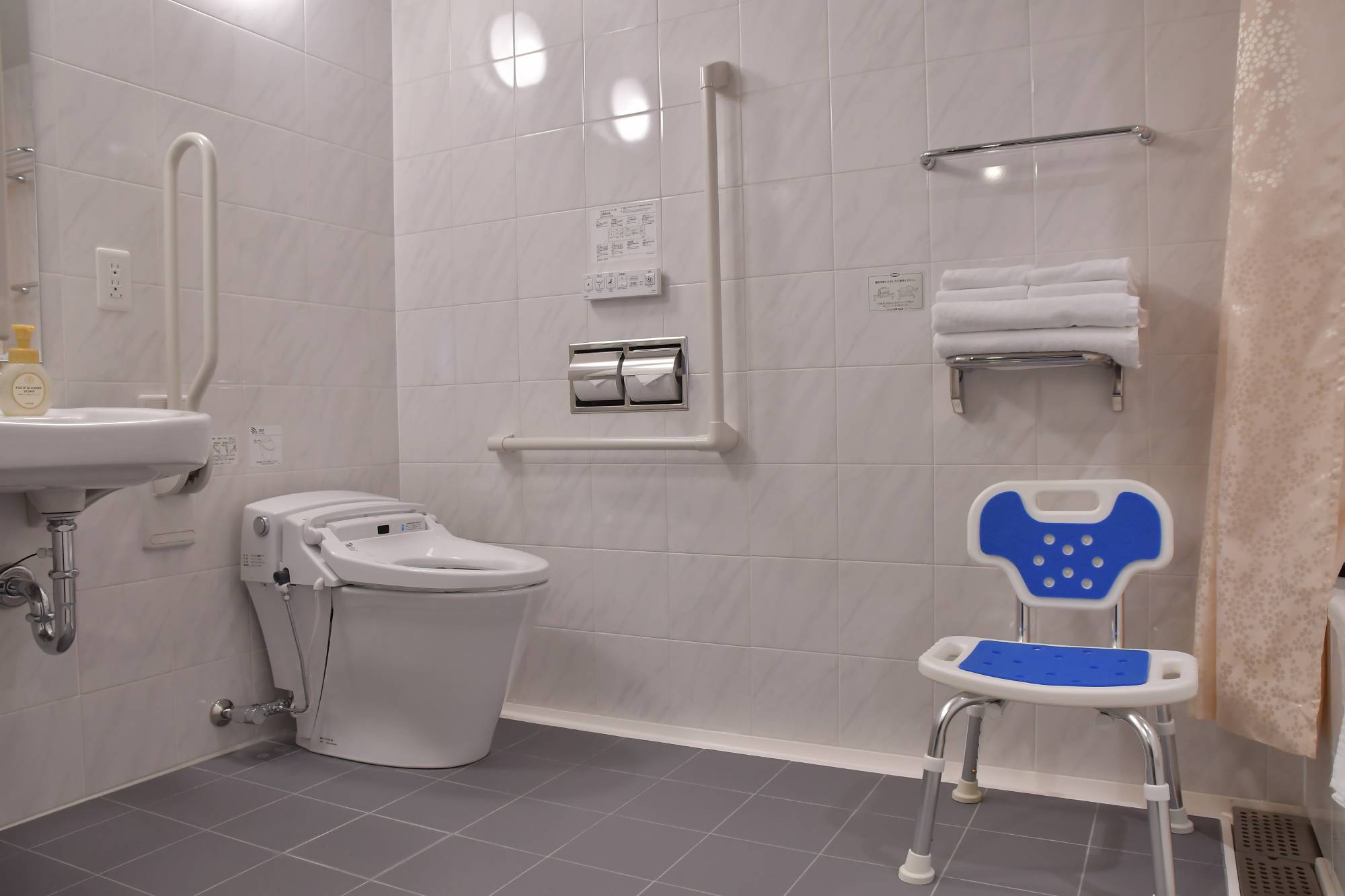 PMR 1 | SaniCosi Comment concevoir une salle de bain PMR ? Saint-Louis