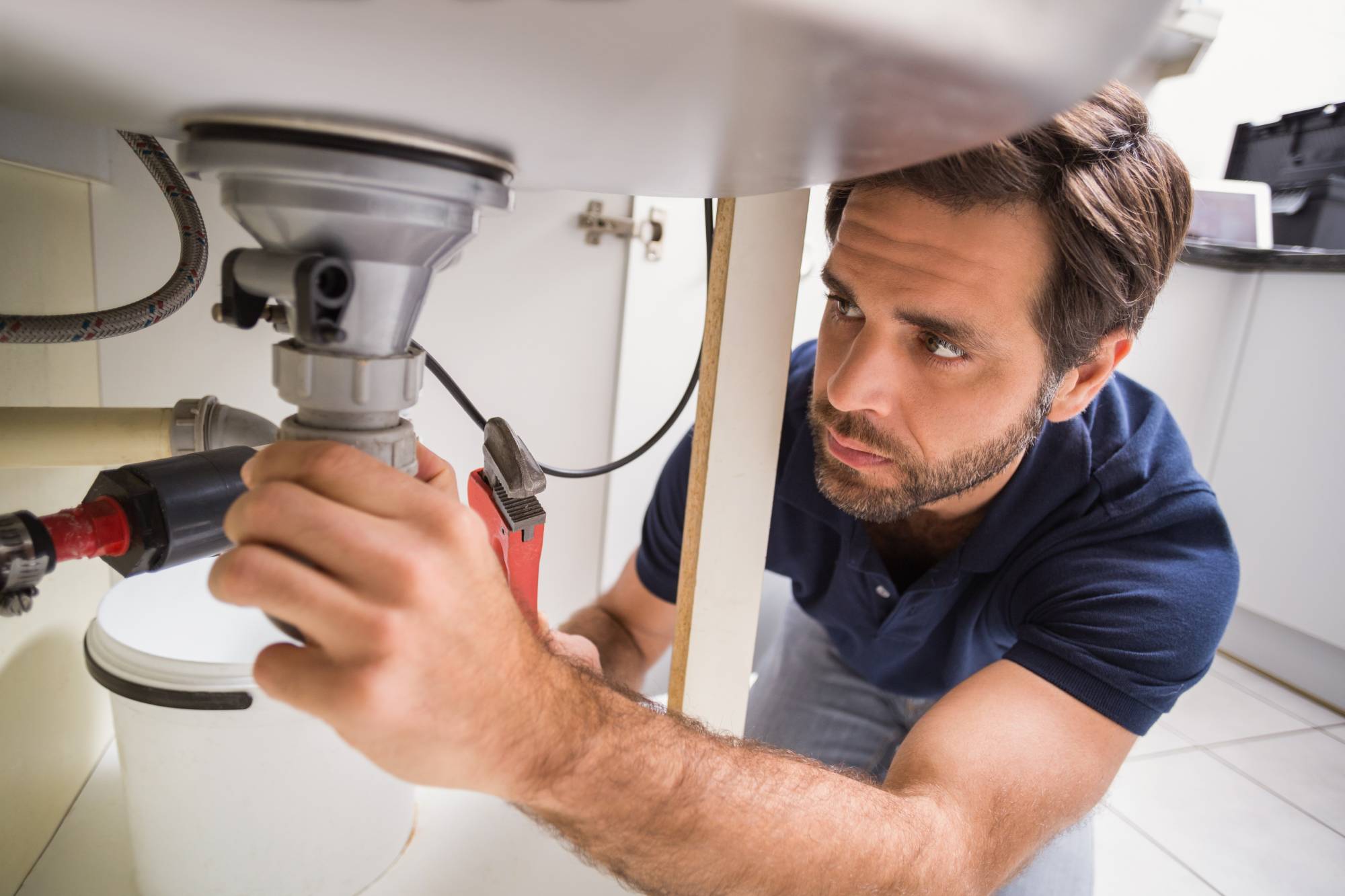 PROFESSIONNEL_DEBOUCHAGE | SaniCosi Quand remplacer la plomberie de votre salle de bain ? Saint-Louis